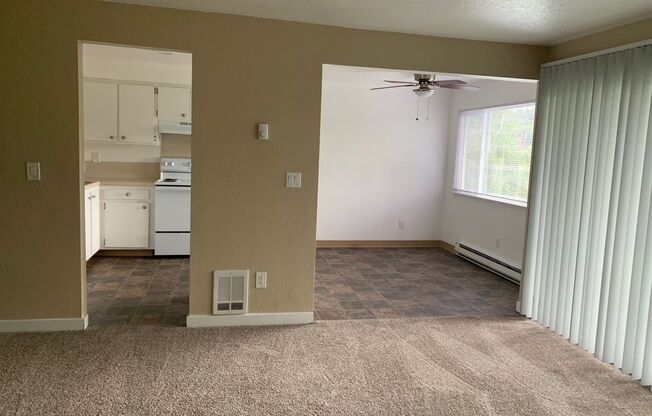 2 beds, 1 bath, 950 sqft, $1,550, Unit 57