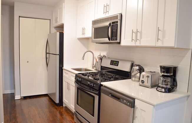 2 beds, 1 bath, 825 sqft, $2,895, Unit 853-3B