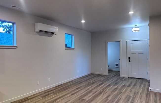 2 beds, 2.5 baths, 1,086 sqft, $2,100, Unit #4