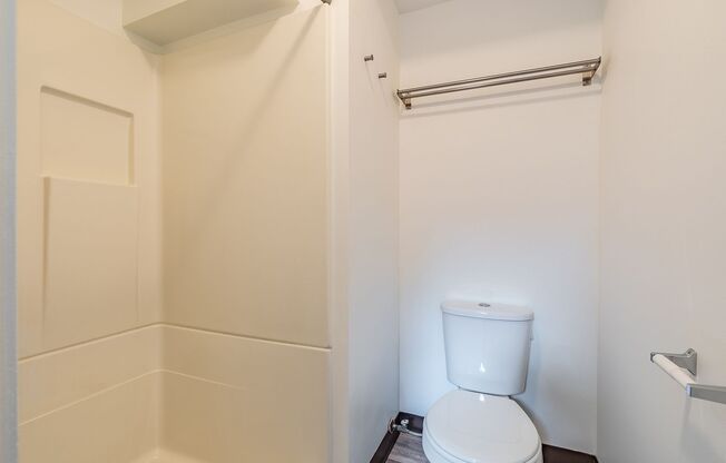 Studio, 1 bath, 220 sqft, $829, Unit 8F