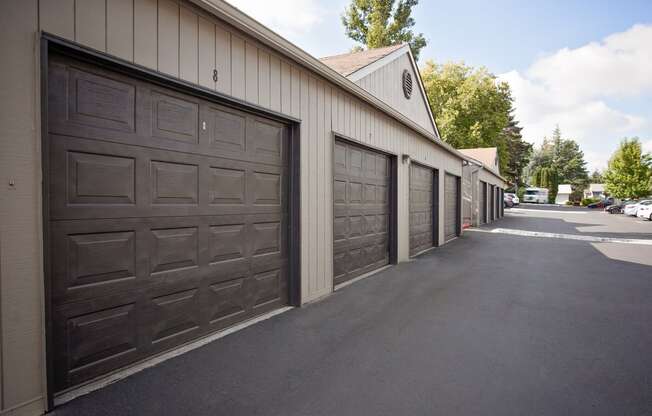 The Goose Aloha, Oregon Garages