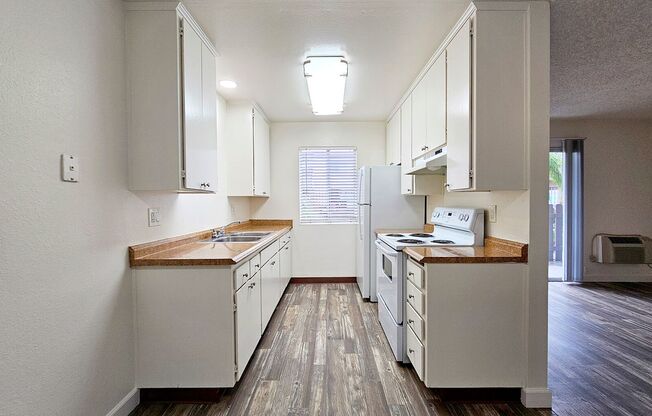 Woodlawn Manor - Please call or text Norma at (619) 253-0910