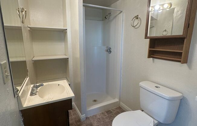 1 bed, 1 bath, $1,150, Unit #B