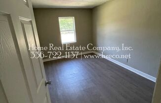 2 beds, 1 bath, $695, Unit 615-D