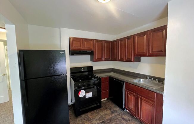 1 bed, 1 bath, 500 sqft, $1,049, Unit B32