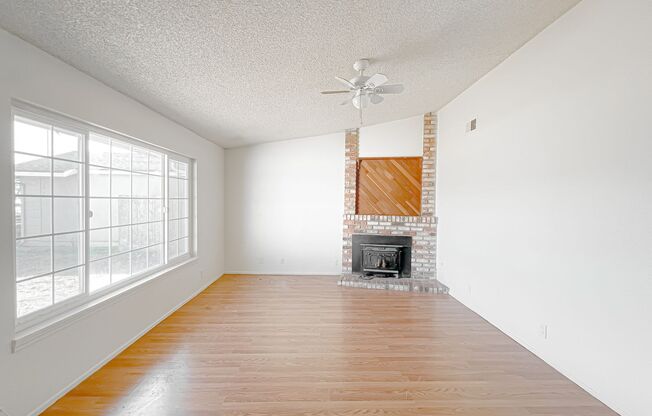 Spacious 3 Bedroom 2 Bath Home In North Salinas!