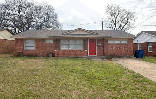 AVAILABLE NOW!!! Classic Red-Brick 4-Bed, 1-Bath Home (Near I35!)