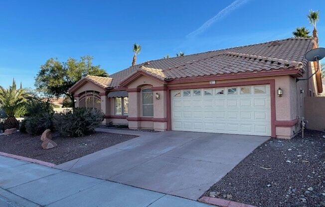 9011 W Viking Rd! 3 Bed / 2 Bath 1 Story House w/ Pool!