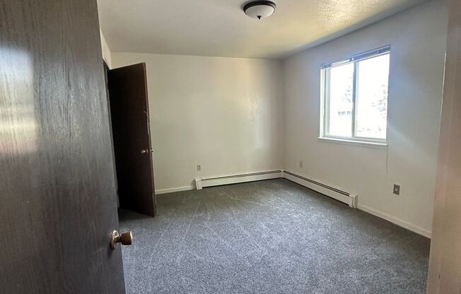 2 beds, 1 bath, 860 sqft, $1,675, Unit 43