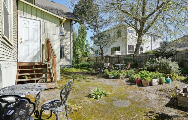 Vintage Studio in NE Portland is Your New Home!