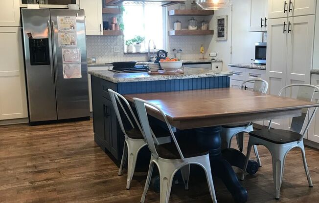 $2,395 Fowler & Shaw, Gorgeous 3 Bedroom home - Stanford Ave, Clovis
