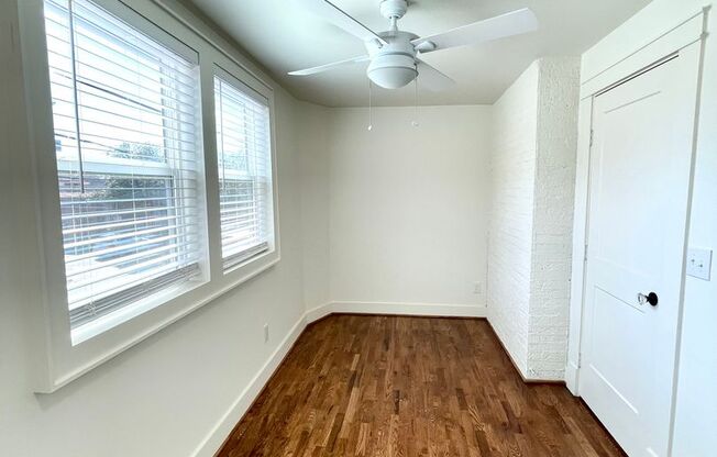 2 beds, 1 bath, $2,150, Unit 4004 Roswell