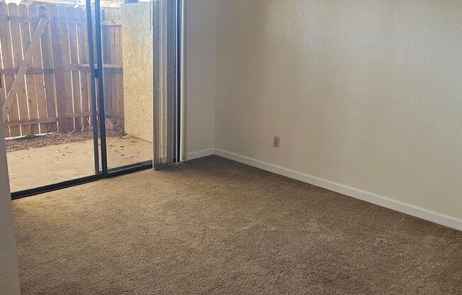 2 Bedroom 1 Bath Appartment with Washer & Dryer