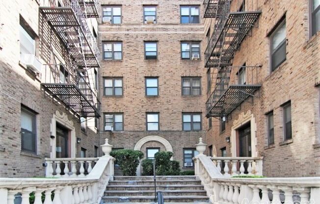 1 bed, 1 bath, $1,850, Unit B43