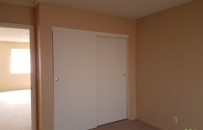 2 beds, 1 bath, 750 sqft, $1,495, Unit B