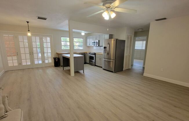 Arlington Park - 3 bed/ 2 bath + Den Home Coming January!