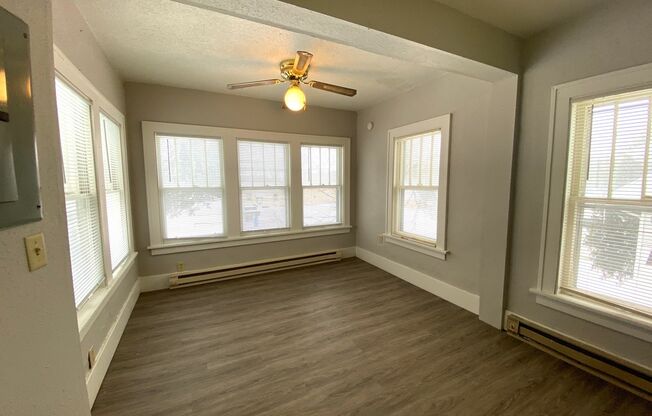 3 beds, 1 bath, 800 sqft, $900, Unit Apt 3