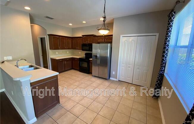 7843 FOXGROVE DR