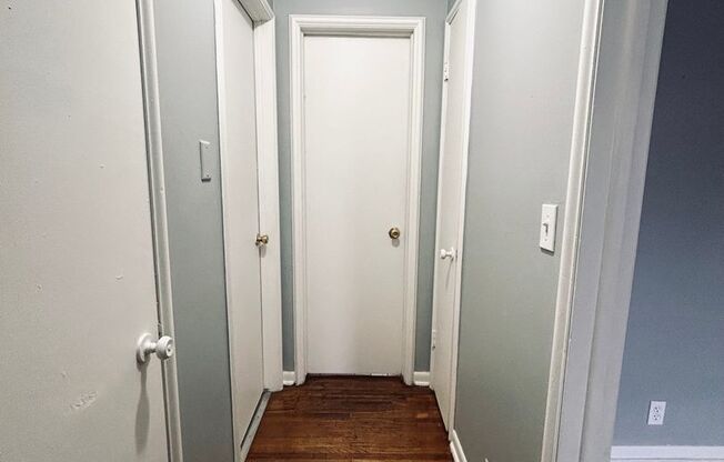 2 beds, 1 bath, $825, Unit 8121