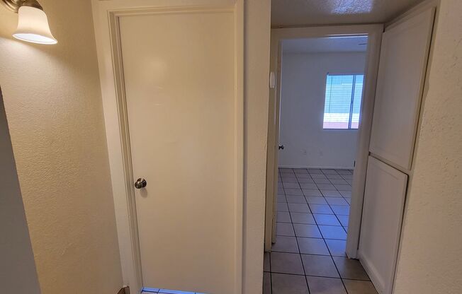 2 beds, 1 bath, 900 sqft, $1,295