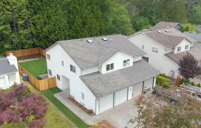 North Bothell 3 bdrm Townhome with private fenced yard