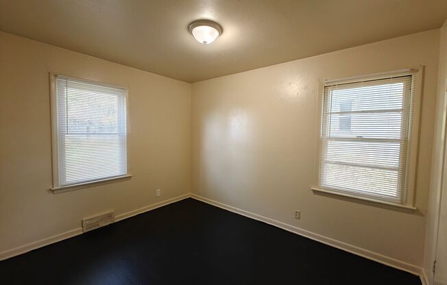 3 beds, 1 bath, $1,300