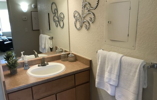 2 beds, 1 bath, 700 sqft, $1,125, Unit 12143