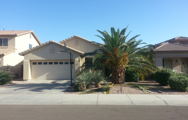 4 bedroom 2 bath in Goodyear