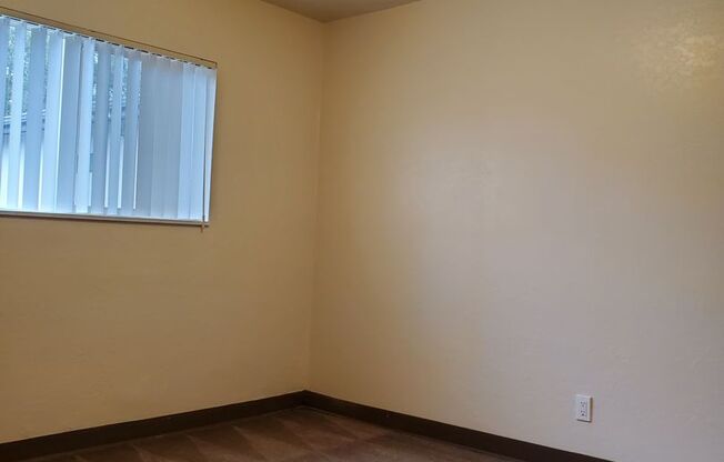 2 beds, 1 bath, $1,295, Unit 165