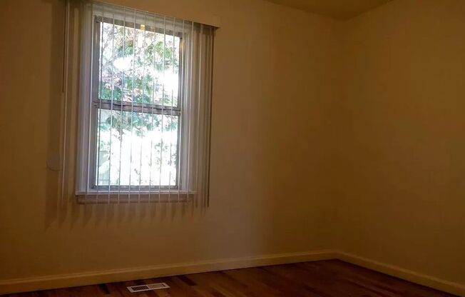 2 beds, 1 bath, 1,000 sqft, $1,600