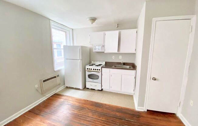 Studio, 1 bath, $890, Unit A33