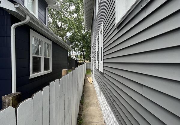 1661 S 4 ST