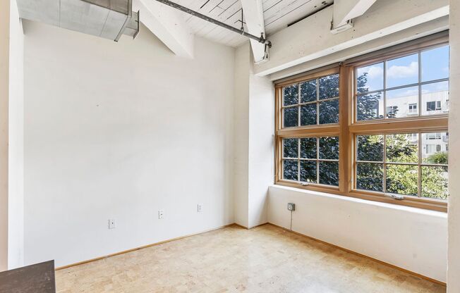 Marshall Wells - North facing Pearl District Loft w/parking/storage/ac