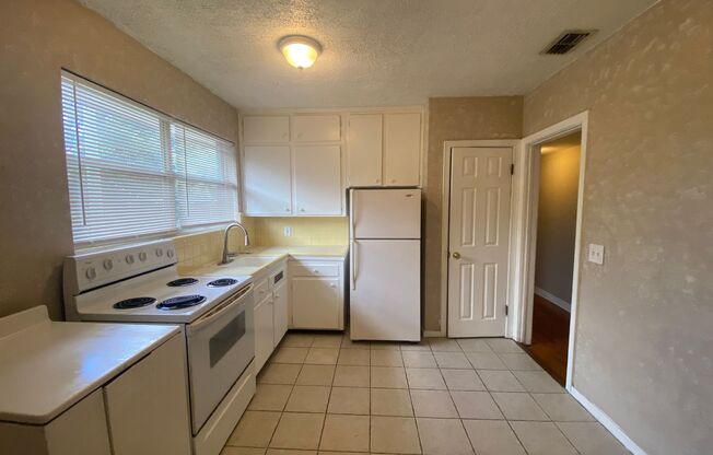 1 bed, 1 bath, 710 sqft, $995