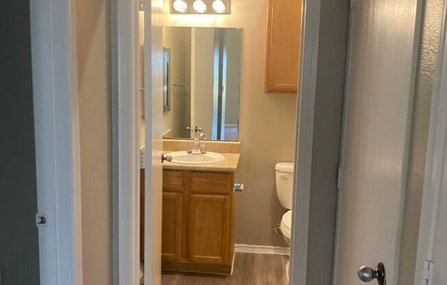 3 beds, 2 baths, 1,251 sqft, $1,725, Unit 0702