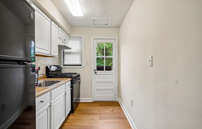 Lovely 3-Bedroom 1 bath End Unit townhome in Deanwood