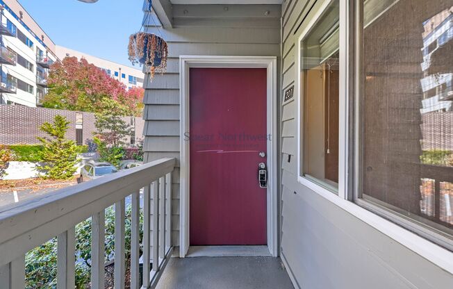 River-View 2BD/2BA End-Unit Condo at Heron Pointe — Steps to the Willamette Greenway