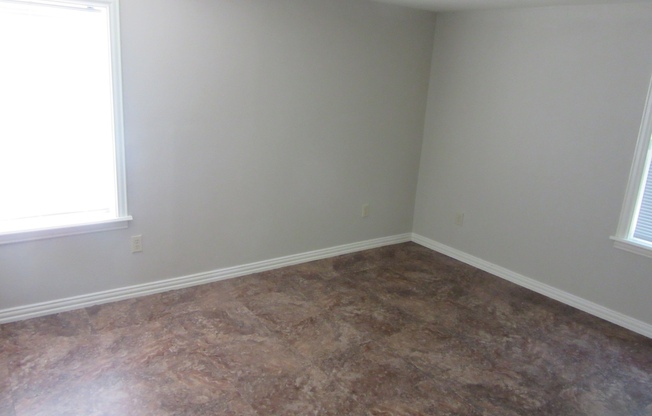 2 beds, 1 bath, $1,095