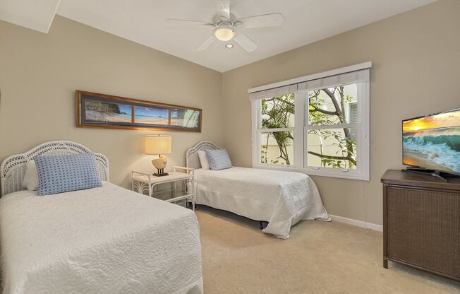 Oceanfront, Diamond Head Surf House