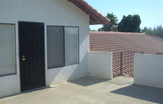 Beautiful 2 Bedroom with 2-Carage Garage