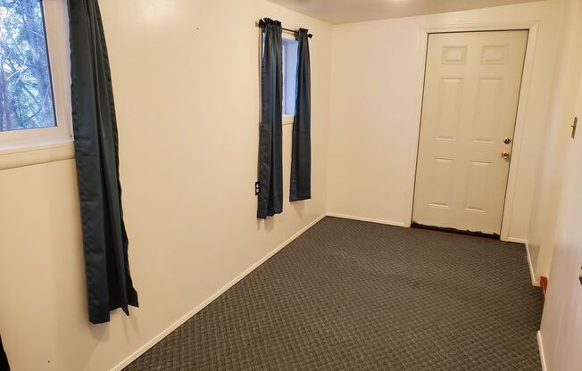 2 beds, 1 bath, $1,400