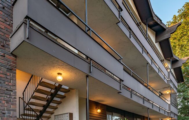 LIVE CLOSE TO CARKEEK PARK!