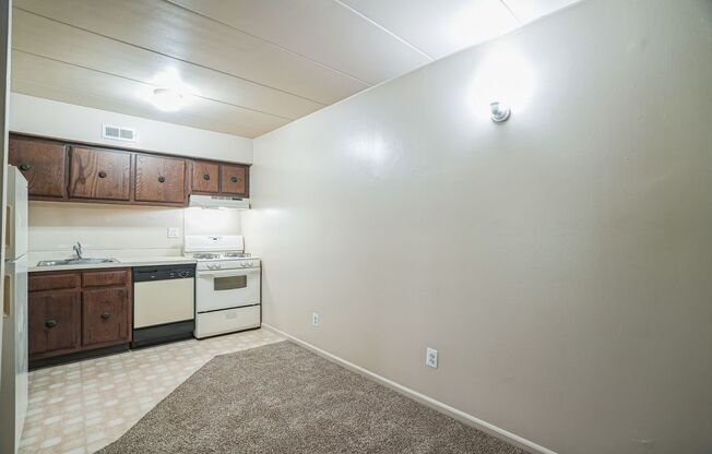 1 bed, 1 bath, 704 sqft, $1,450, Unit A12