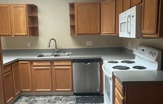 3 beds, 2 baths, $2,350, Unit 15203 NE 181st St