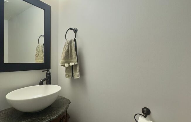 Charming 3Bed/3.5Bath Apartment in Riverside, MD!