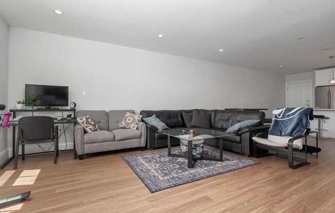 3 beds, 2 baths, 1,558 sqft, $6,000, Unit 21