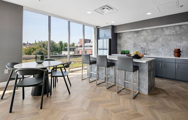 1 bed, 1 bath, $3,000, Unit 419