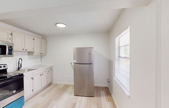 1 bed, 1 bath, 600 sqft, $1,050, Unit 14