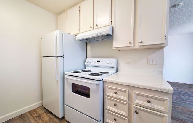 2 beds, 2 baths, $2,025, Unit 1043-F