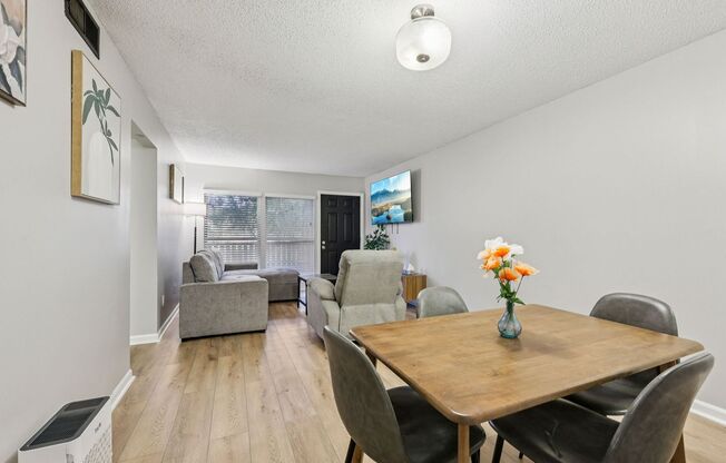 FREE MOVE IN SPEICAL - Classic 2 Bedroom Apartment Downtown Atlanta Old Fourth Ward